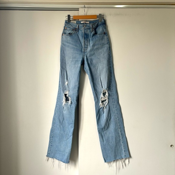 Levi’s Ribcage Straight Full Length in Light Wash - Picture 4 of 13